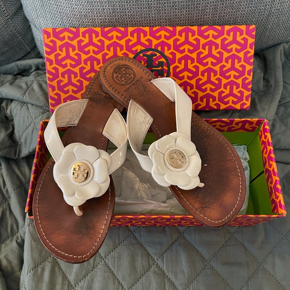 Tory Burch White Flower sandals, size 7.5